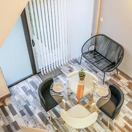شقة Maison 4 *