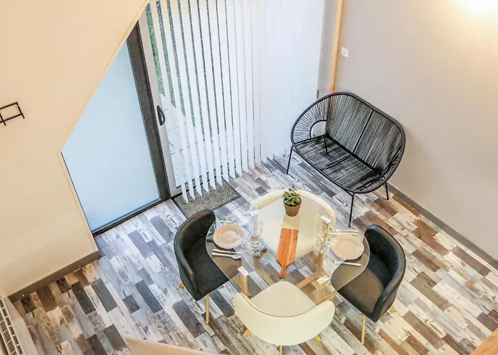 Apartment Maison 4 *