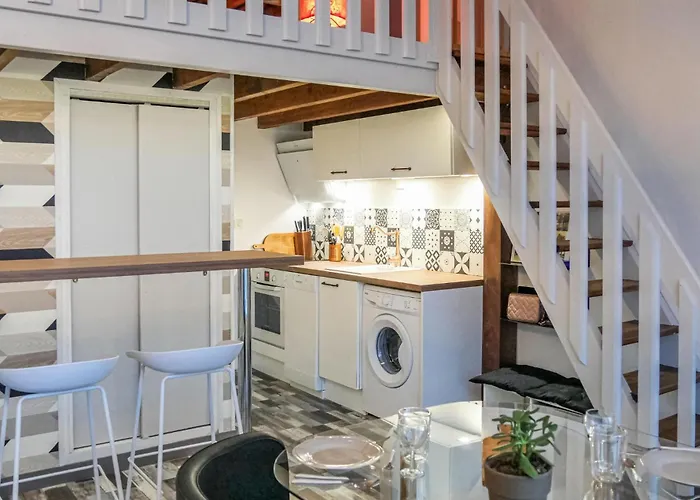 Apartment Maison 4 *